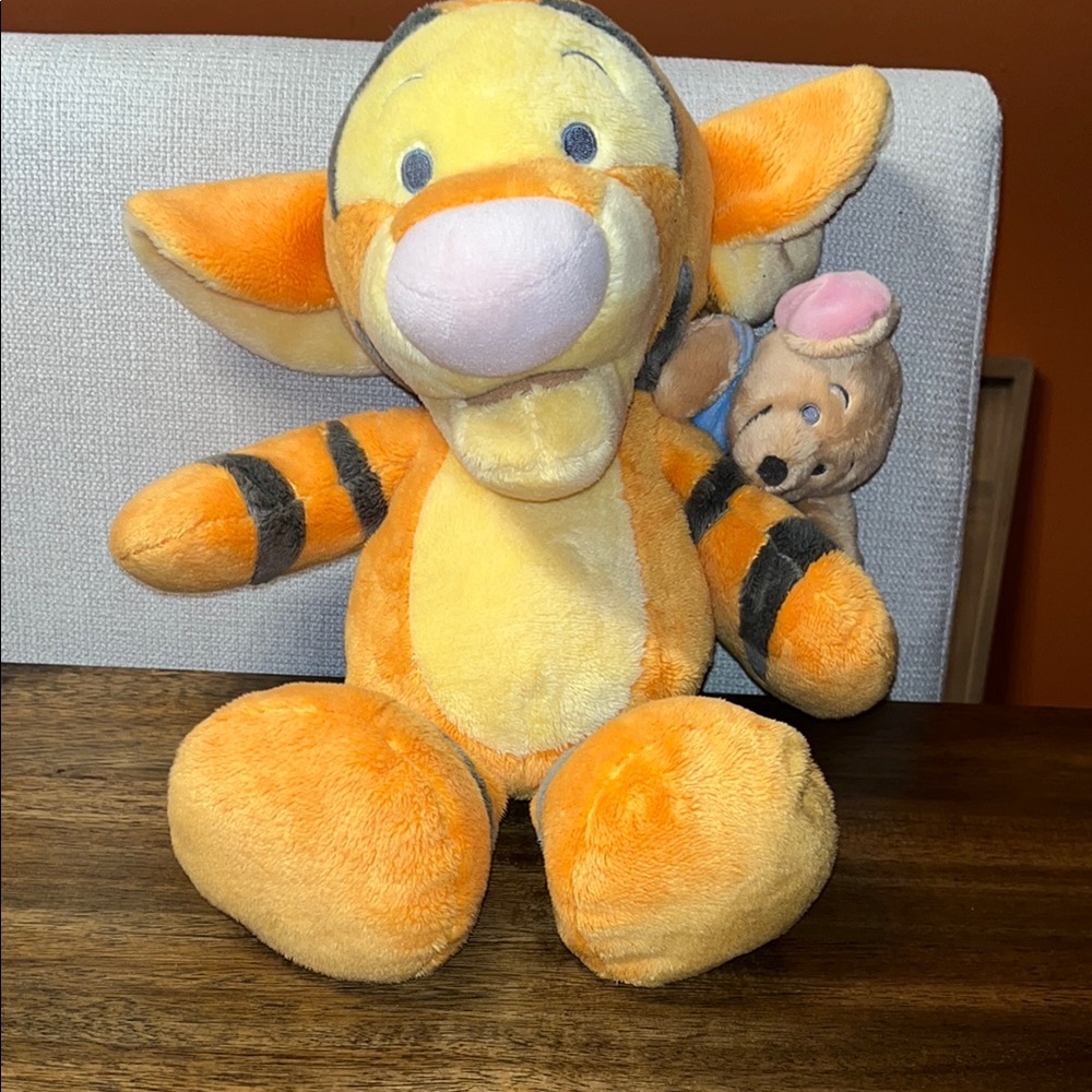 Disney Parks Tigger and Roo plush super cute